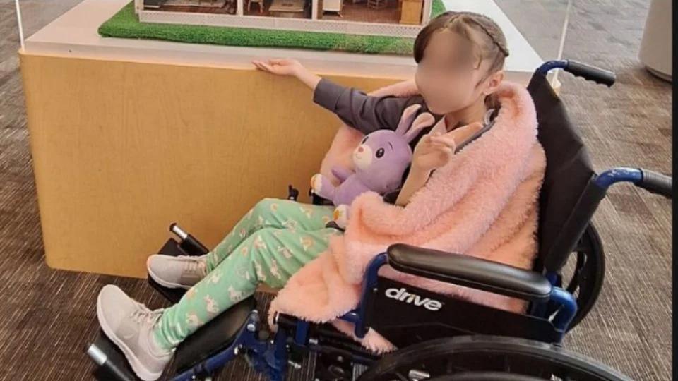 Niña estadounidense que se recuperaba de un tumor cerebral fue deportada junto con sus padres a México, acusa organización
