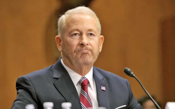 Sheinbaum ‘para’ a Ronald Johnson: ‘Uso de la fuerza contra el narco no está sobre la mesa ni la silla’