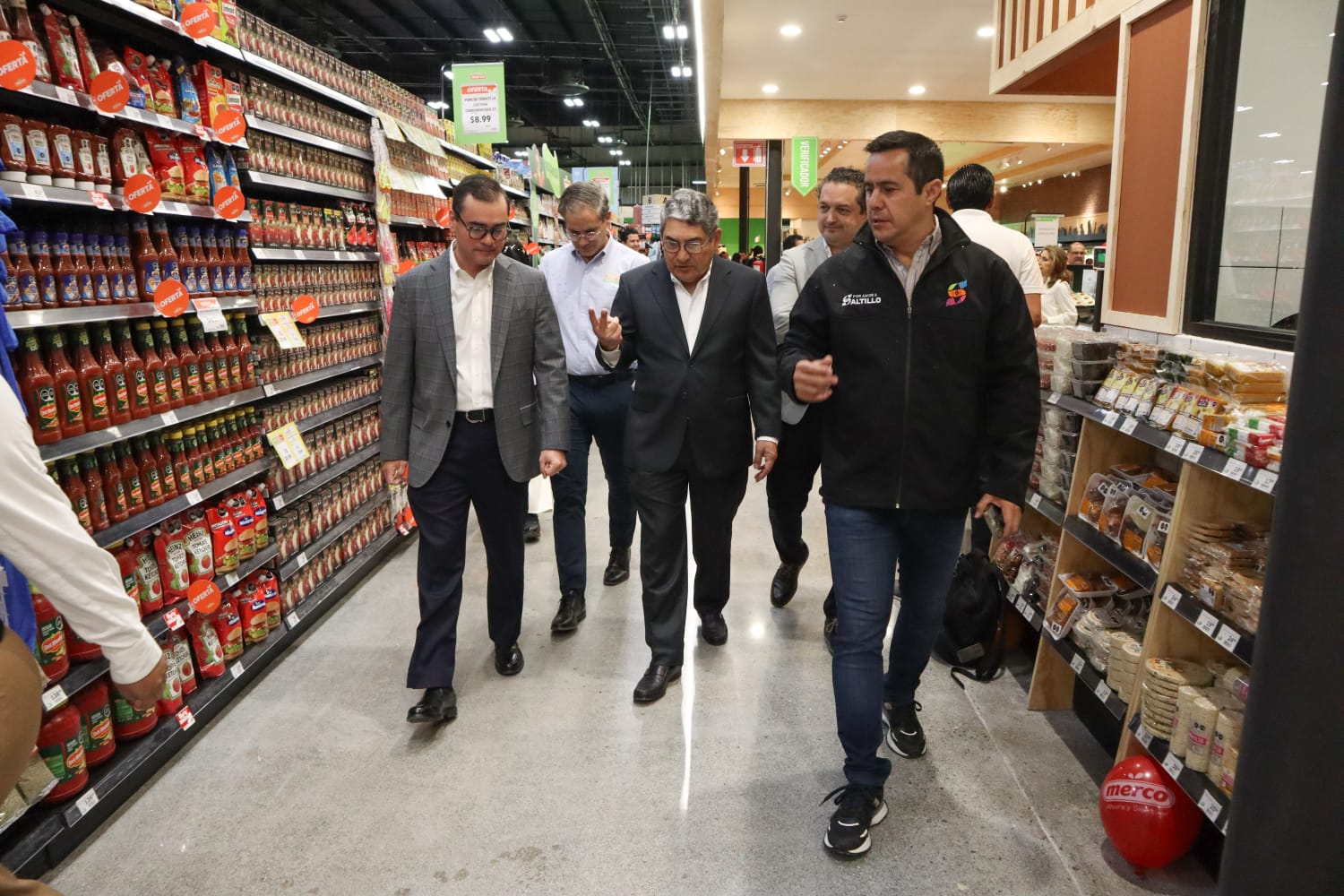 Siguen abriendo operaciones establecimientos comerciales en Saltillo