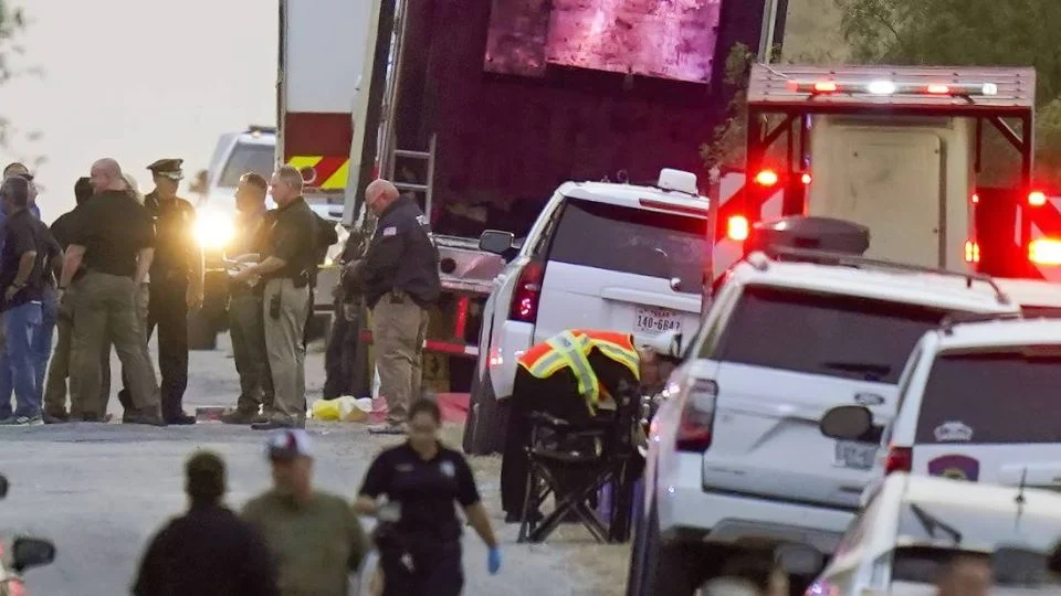 Declaran culpables a dos sujetos por el fallecimiento de 53 migrantes que quedaron atrapados en un camión en Texas