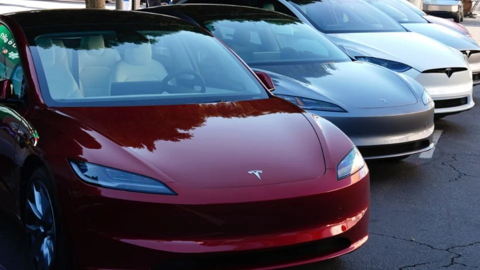 Le hacen el feo a Tesla: cifra de dueños que lo reemplazan por un vehículo de otra marca alcanza máximos históricos