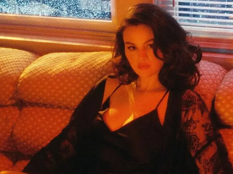 Selena Gomez y The Marias homenajean a Jeanette con su nueva canción ‘Ojos Tristes’