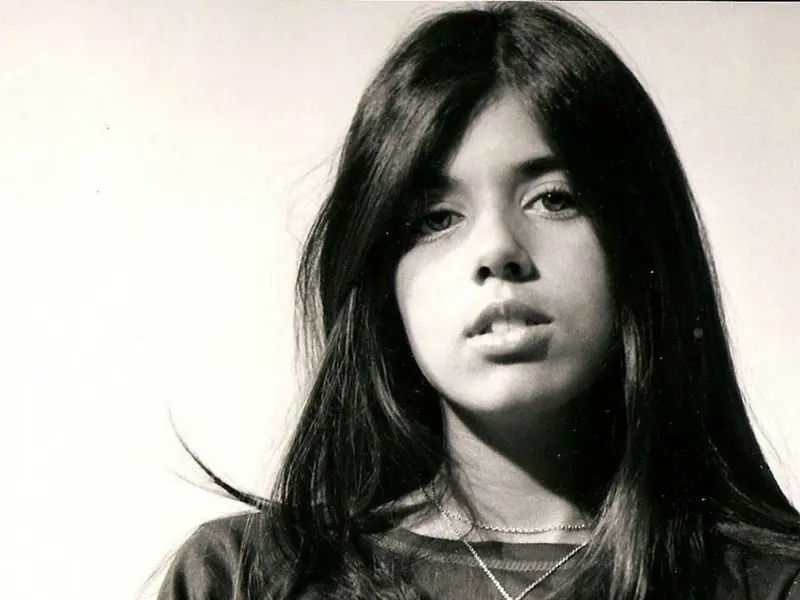 «El muchacho de los ojos tristes», la canción que rescató a Jeanette y ahora canta Selena Gomez