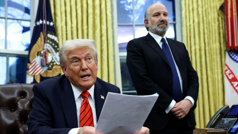 Trump sigue analizando los aranceles que impondrá a México y Canadá, a un día de que termine la pausa