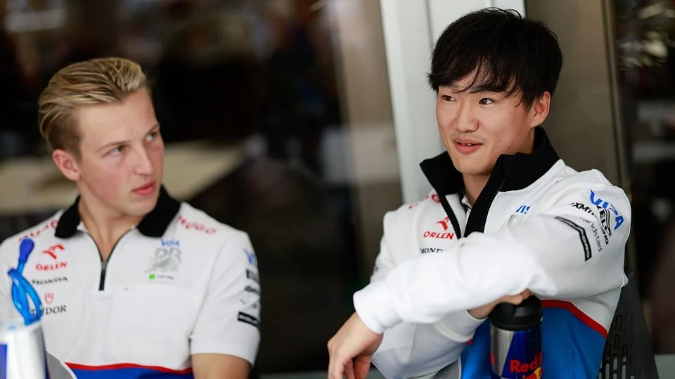 Liam Lawson le responde a Yuki Tsunoda, quien levantó la mano para sustituirlo en Red Bull