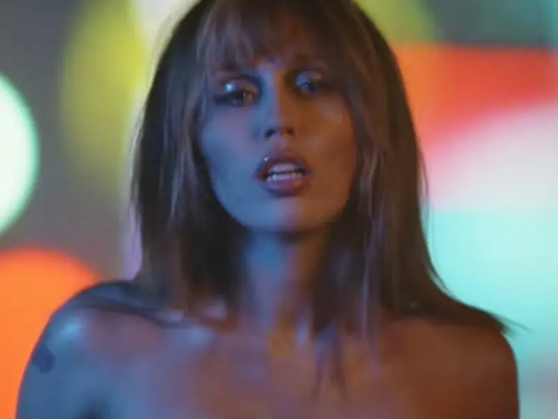 Miley Cyrus revela adelanto de nuevo álbum y ‘película’