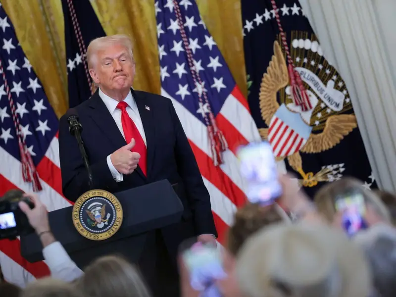 Trump impone aranceles del 25% a los autos que no se fabriquen en EU