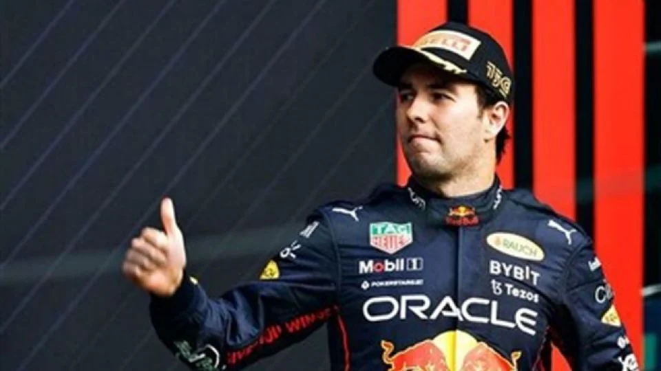 Checo Pérez da su ‘visto bueno’ a la llegada de Yuki Tsunoda a Red Bull tras la salida de Liam Lawson