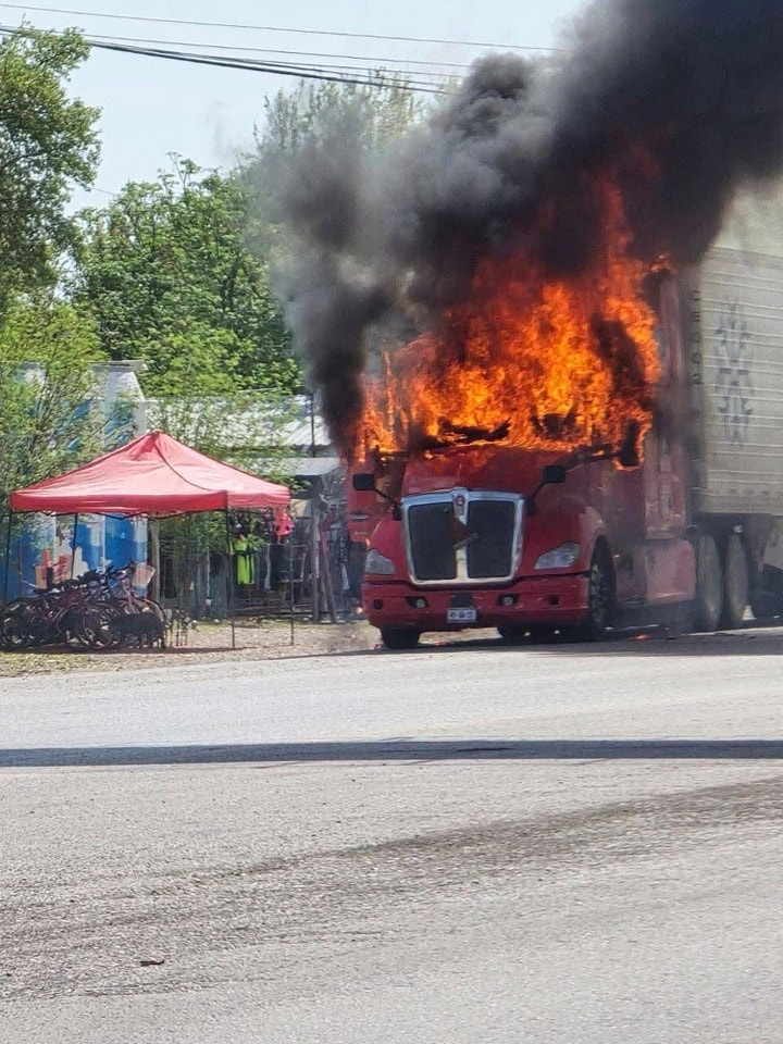 SE INCENDIA TRAILER EN LA NAVA-ROSITA   