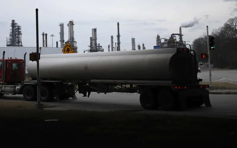 Paraliza México importación de combustible desde Texas