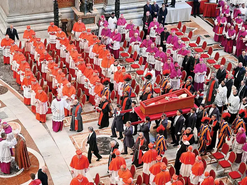 Despiden 90 mil fieles al Papa Francisco