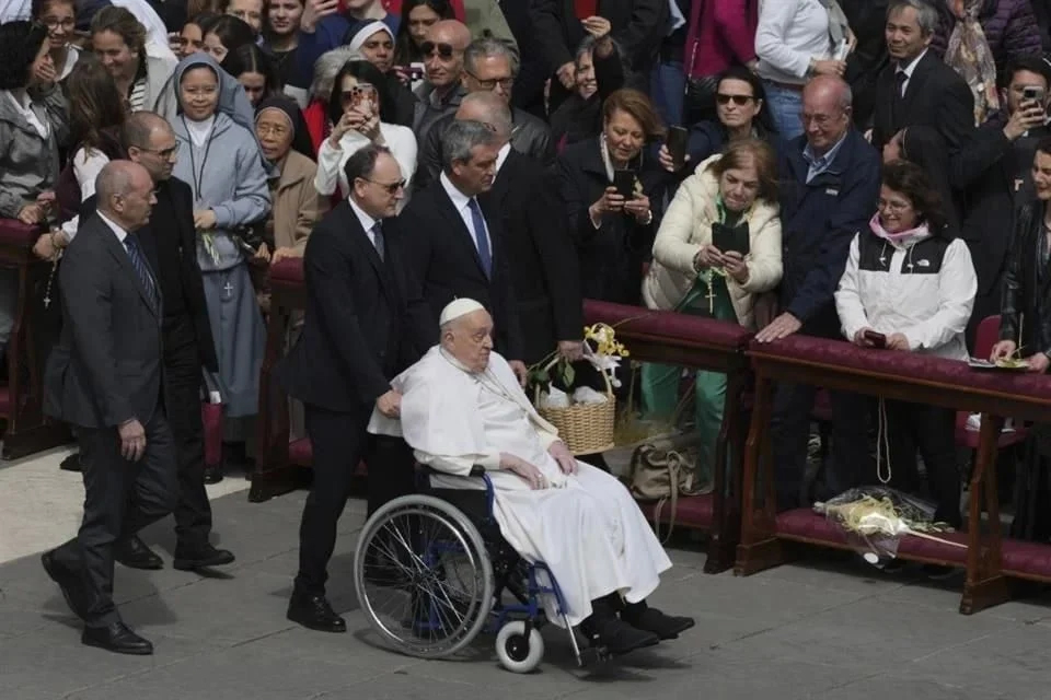 Inicia Papa Semana Santa con aparición en plaza de San Pedro