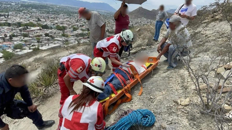 Se desploma adulto mayor en la loma