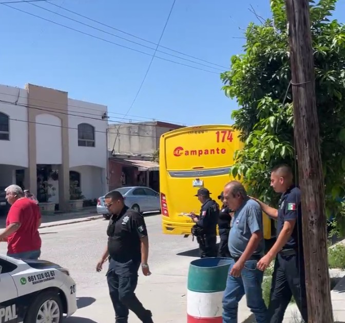 Atropella camión a 2 mujeres en Sabinas