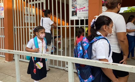 Regresan a clases 80 mil estudiantes