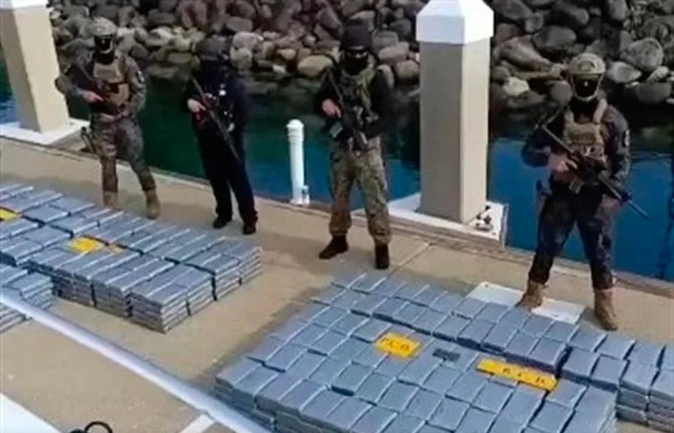 Detienen a 3 mexicanos con 840 kg de cocaína en Costa Rica