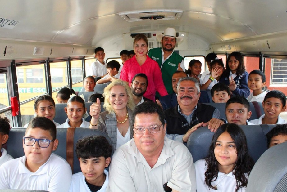 Entrega alcaldesa unidad escolar en Rancherías