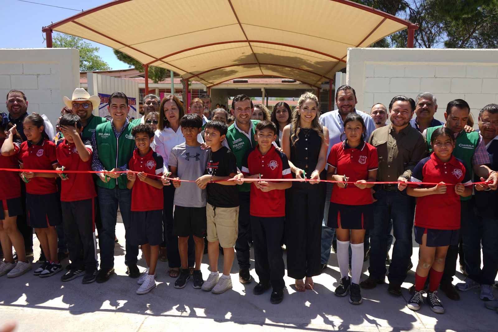 Entrega Mejora Coahuila obras diversas a escuelas