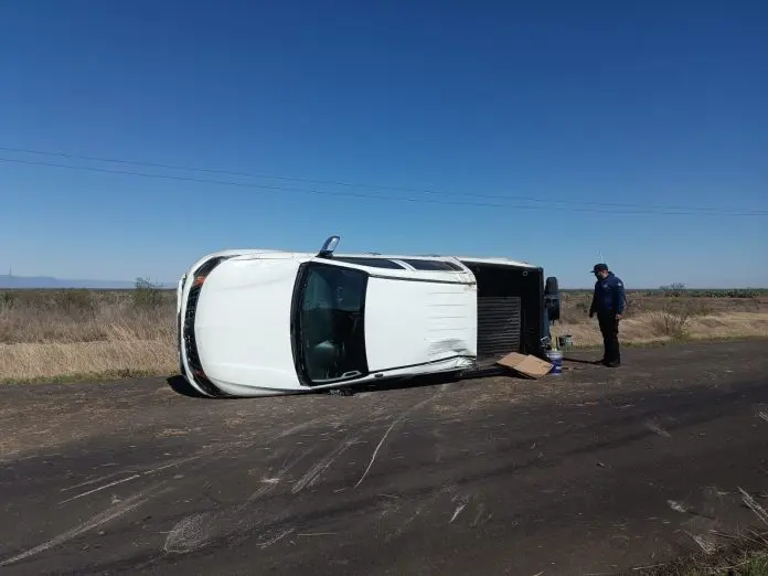 Vuelca camioneta en la Monclova-Sabinas