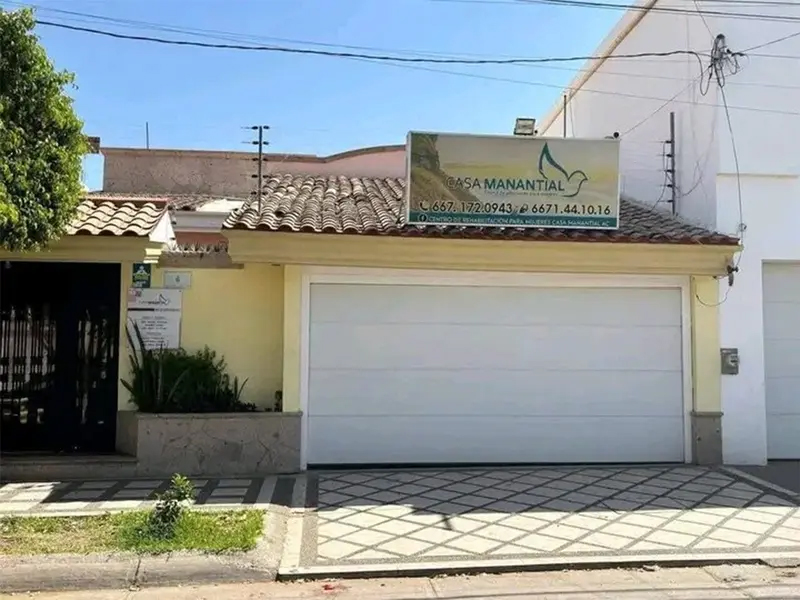 También irrumpen en otros dos anexos