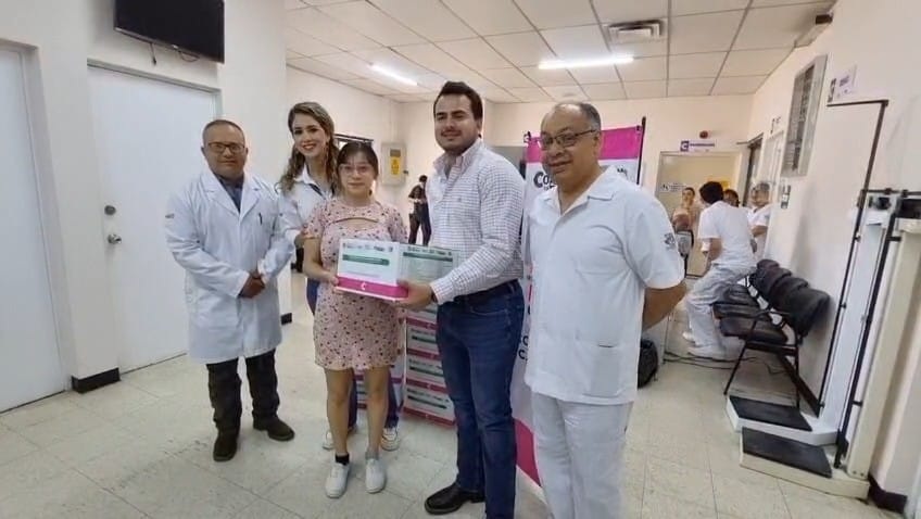 Entrega DIF canastas a mujeres embarazadas