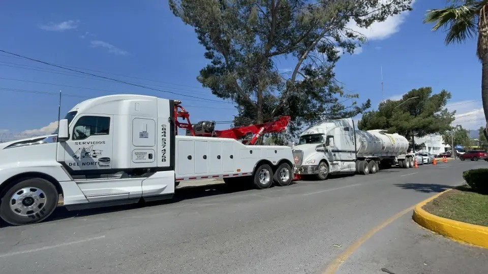 Detienen pipa con combustible ilegal