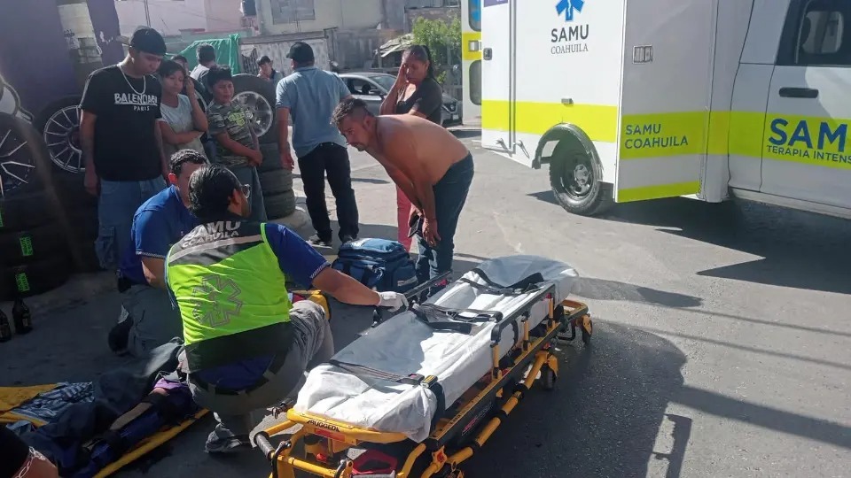 Vulcanizador queda prensado en accidente