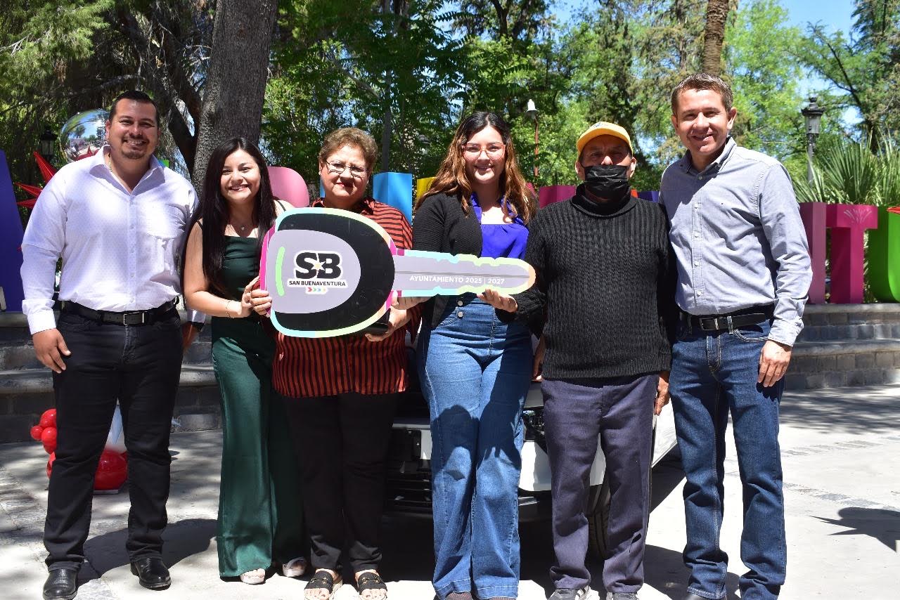 Entrega SB premio a ciudadano cumplido