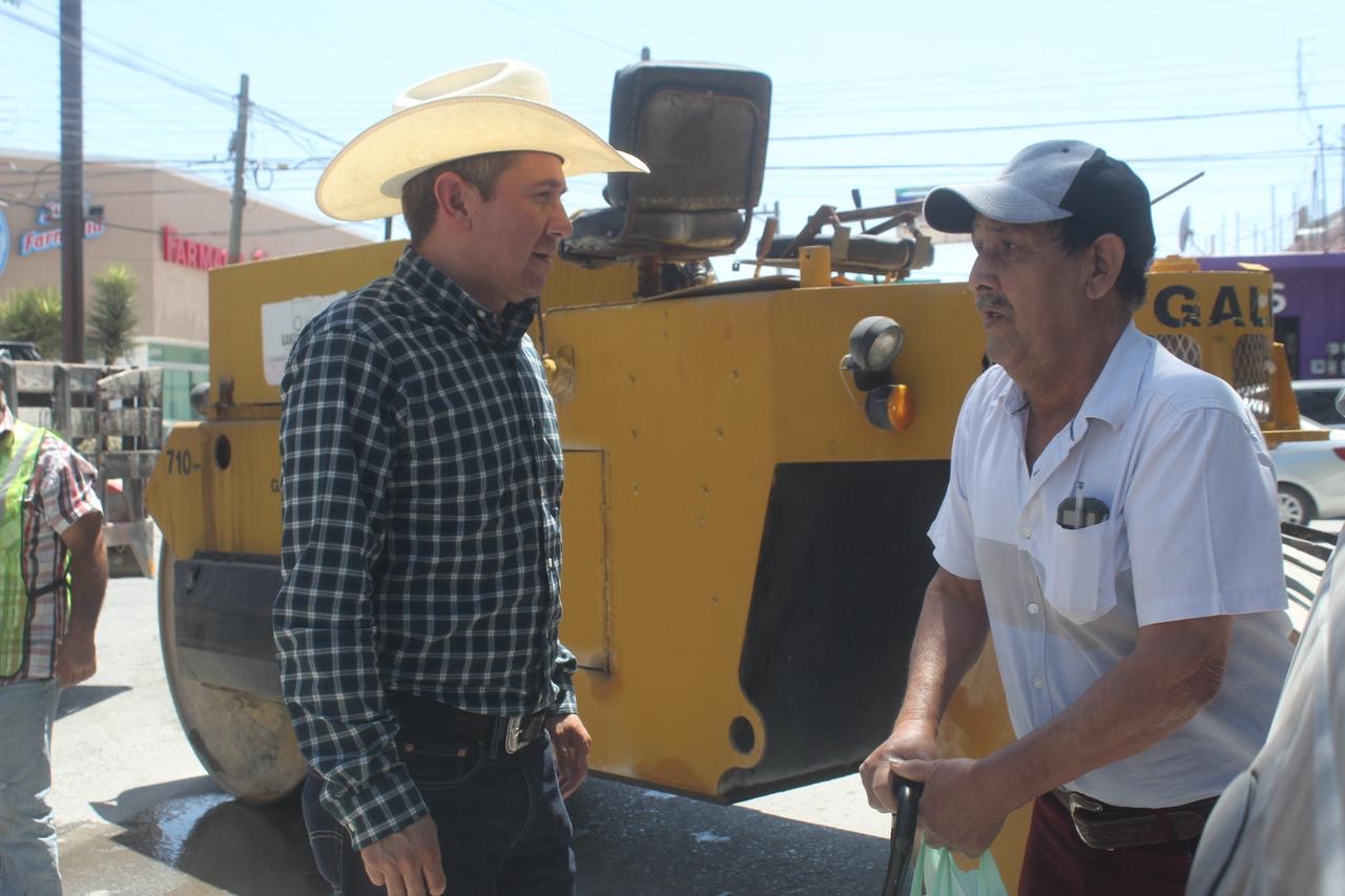 Supervisa Hugo Lozano bacheo en San Buena 