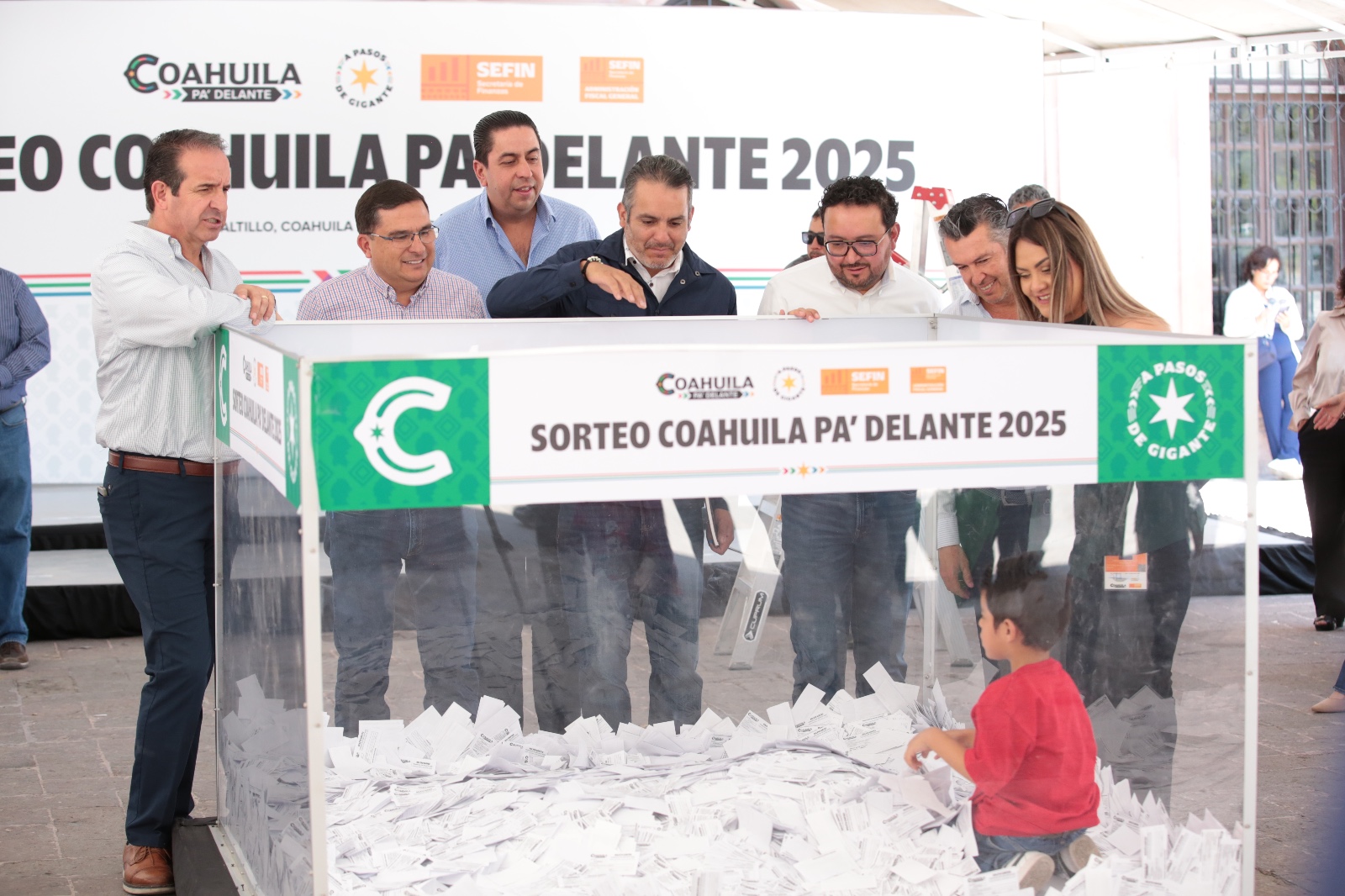 Premia Coahuila a los ciudadanos cumplidos