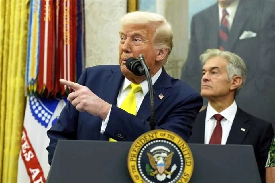 Se desmaya niña durante discurso de Trump