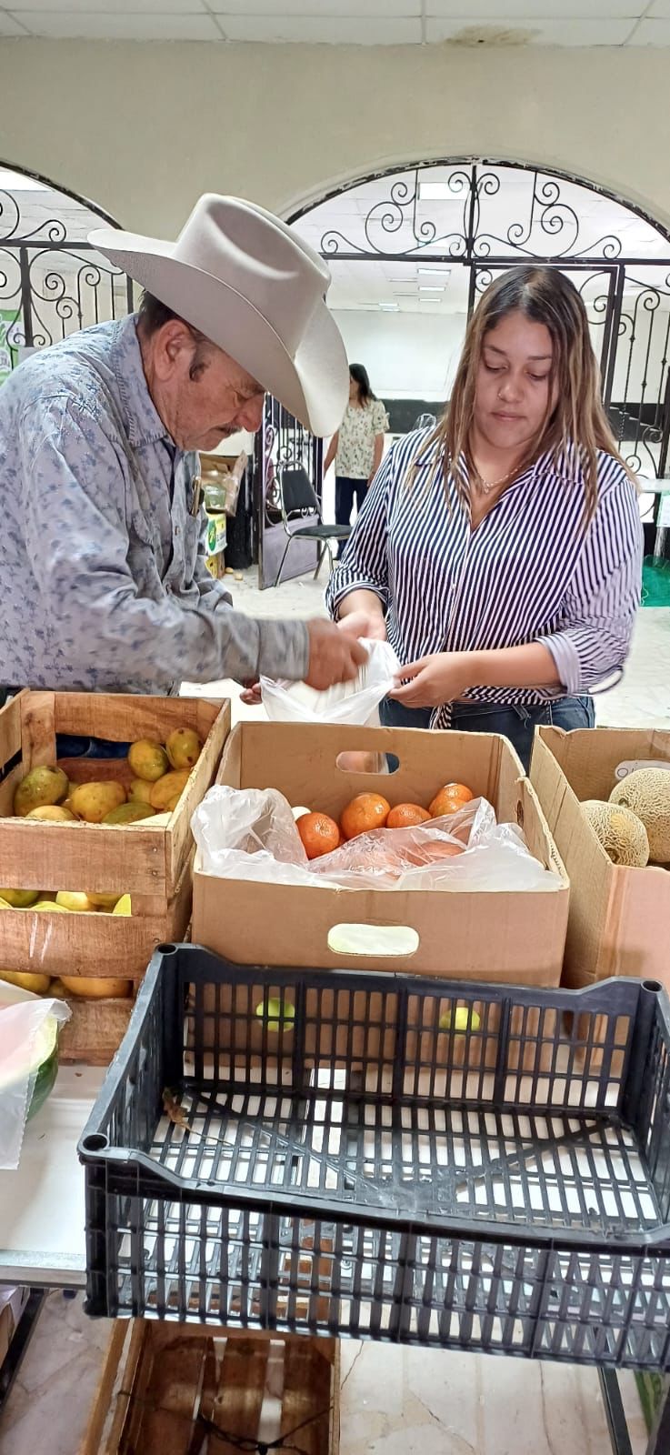 Adriana Valdéz lleva a cabo el programa “Mercadito Mejora” a Ocampo para apoyar la economía de las familias
