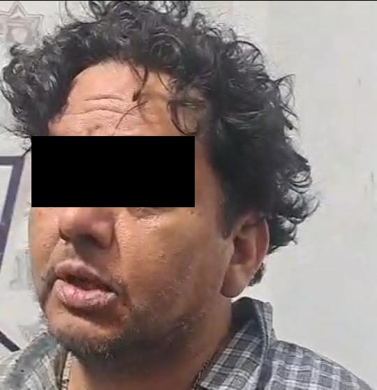 Detienen a conductor alcoholizado por agredir a un oficial de policía en Sabinas