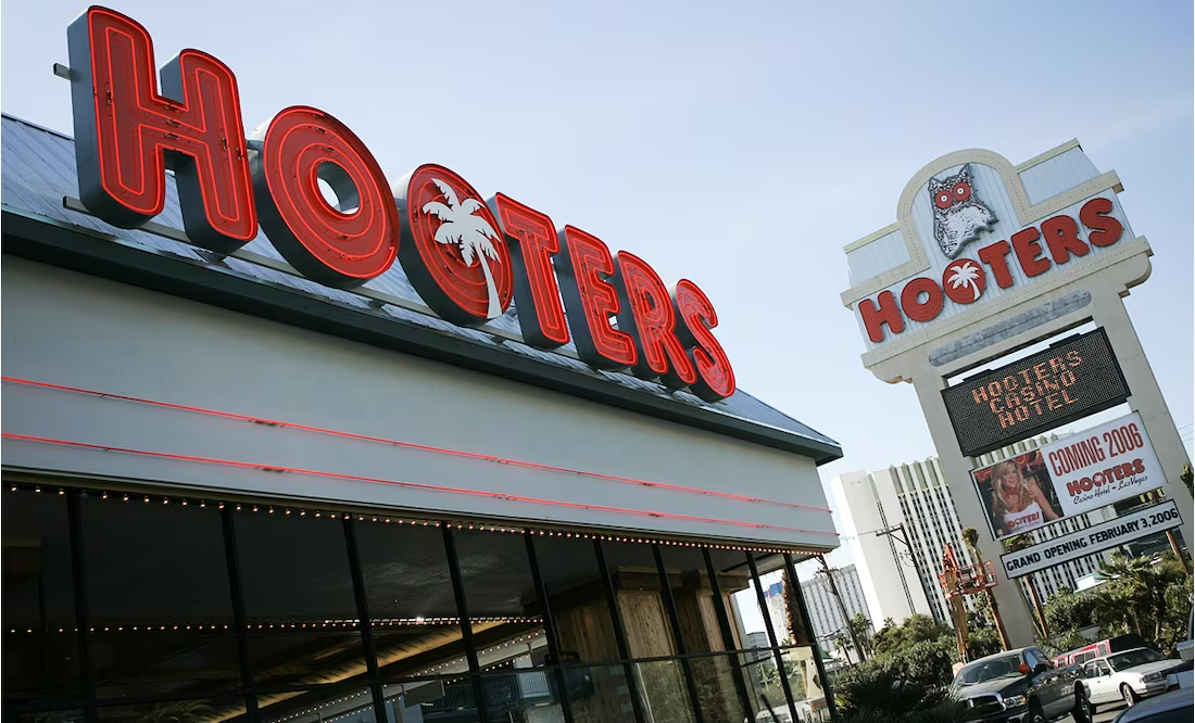 Hooters se declara en bancarrota; presenta solicitud de protección en el tribunal de Texas