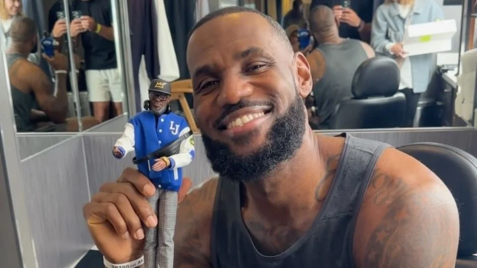 Barbie convierte a LeBron James en el primer modelo para un muñeco Ken atleta: “Es vital para los jóvenes tener figuras positivas”