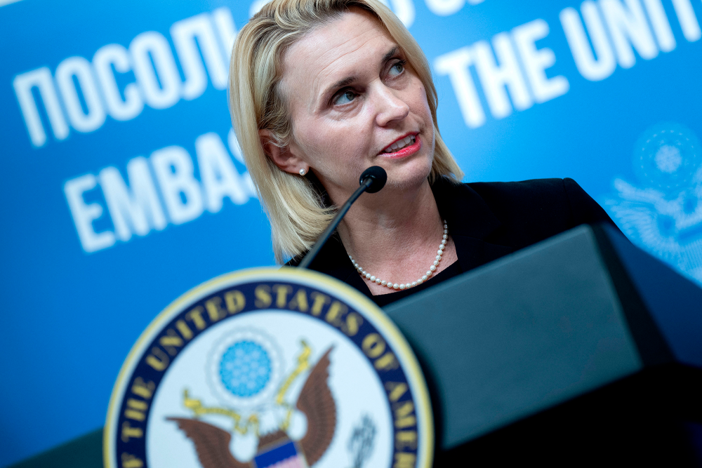 La embajadora de Estados Unidos en Ucrania renuncia al cargo