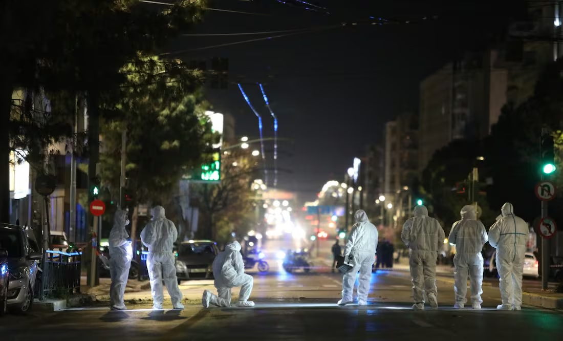 Explota bomba en el centro de Atenas; detonación fue anunciada previamente por un desconocido