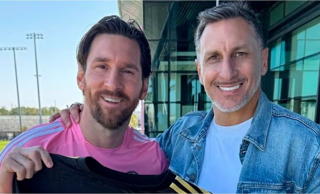 Lionel Messi presumió la camiseta de la Selección Mexicana; recibió el jersey de Santiago Giménez
