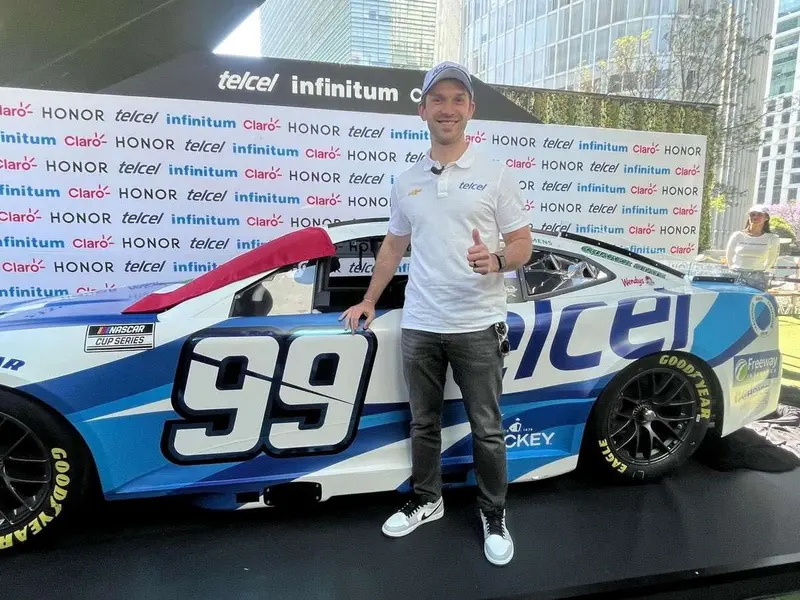 Daniel Suárez espera ganar en México y resolver pronto su futuro en NASCAR Cup
