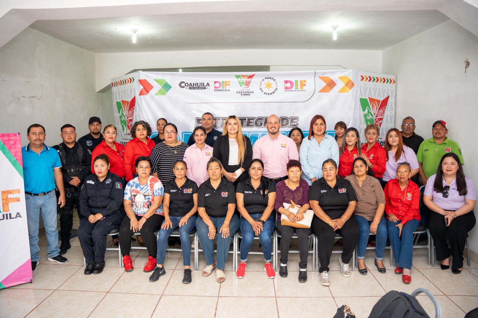 Capacitan a policías y paramédicos de Castaños en primeros auxilios psicológicos