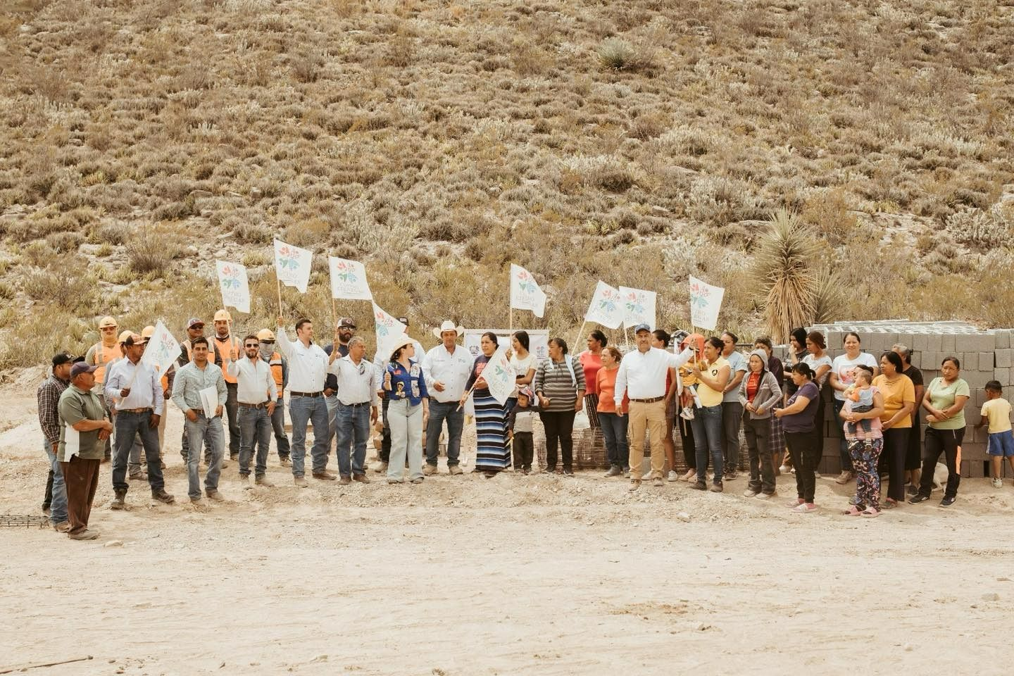 ¡Cumple Víctor Leija con comunidades rurales de Cuatro Ciénegas!