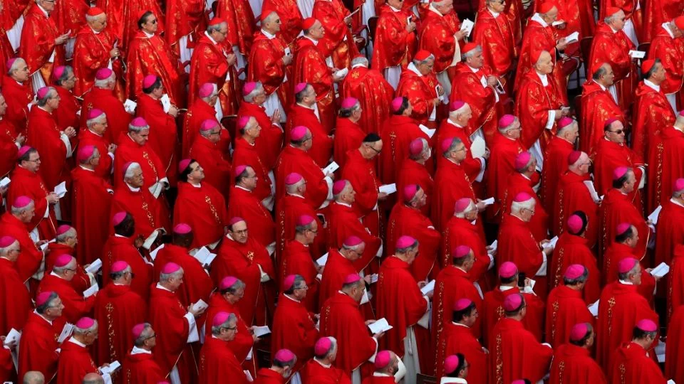 Cardenales de la escuela de Benedicto, de África, enviados de paz y funcionarios del Vaticano, entre los «papables» tras la muerte de Francisco