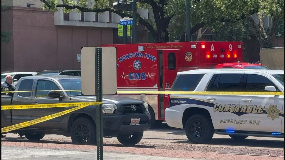 Se registra un tiroteo frente a un centro de justicia en Texas