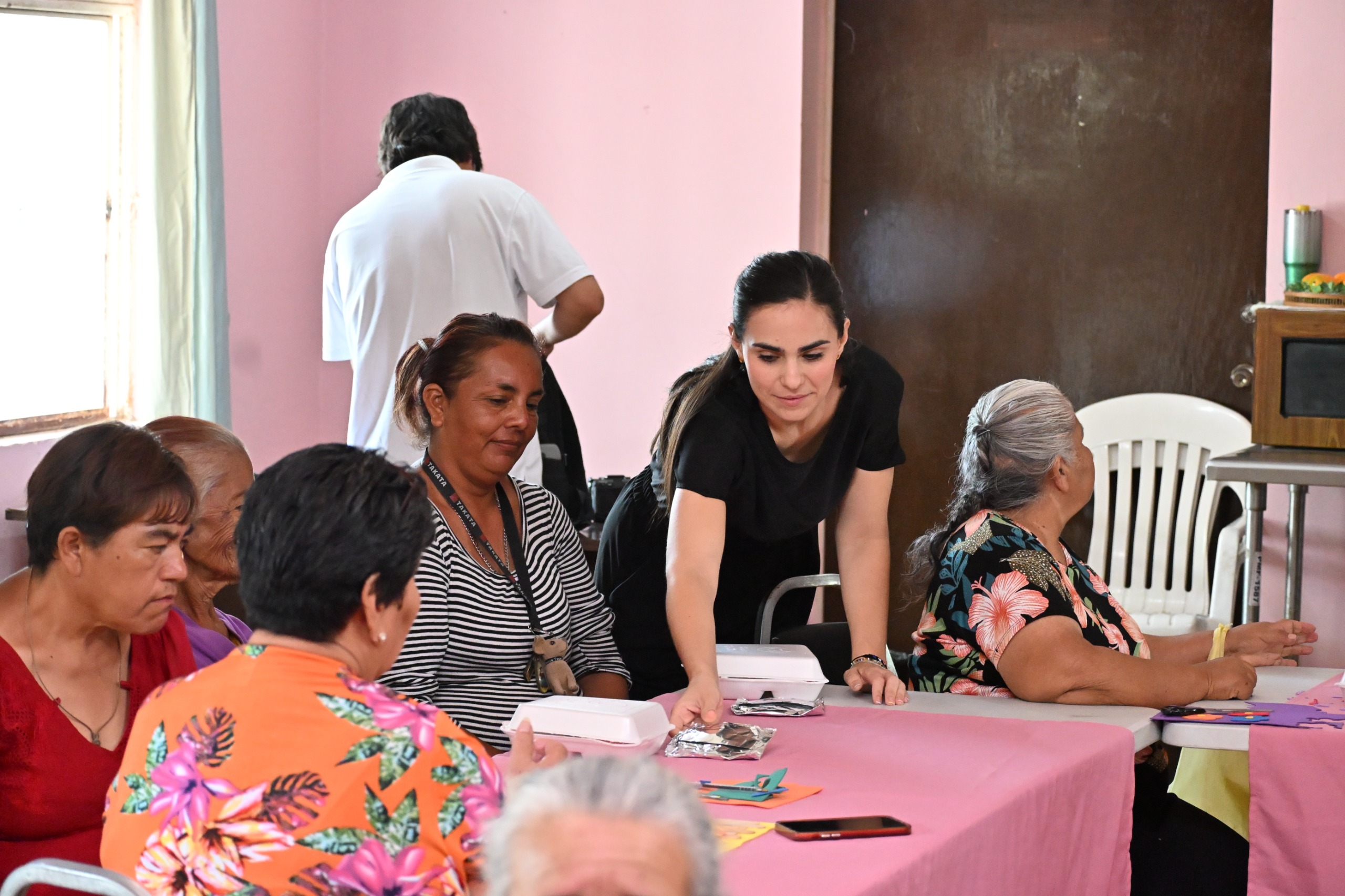 Sari Pérez y el DIF arrancan Programa de Comidas para Adultos Mayores
