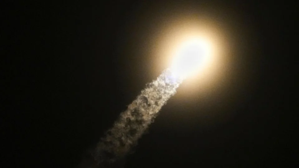 Inversionista de bitcoin compra vuelo de SpaceX para aventura espacial en los polos de la Tierra