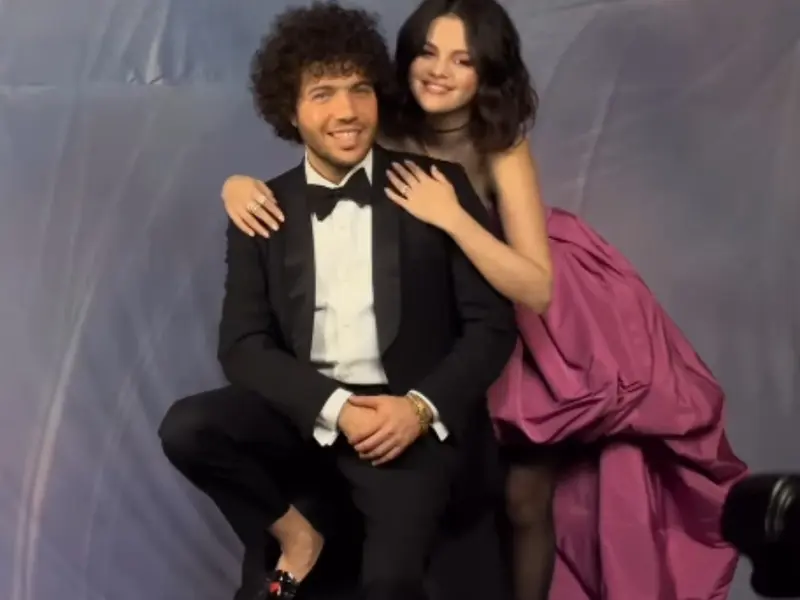 Benny Blanco hace realidad sueño de Selena Gomez: tener una graduación