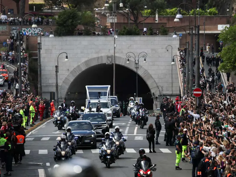 Más de 250 mil personas acudieron a la misa funeral del papa Francisco