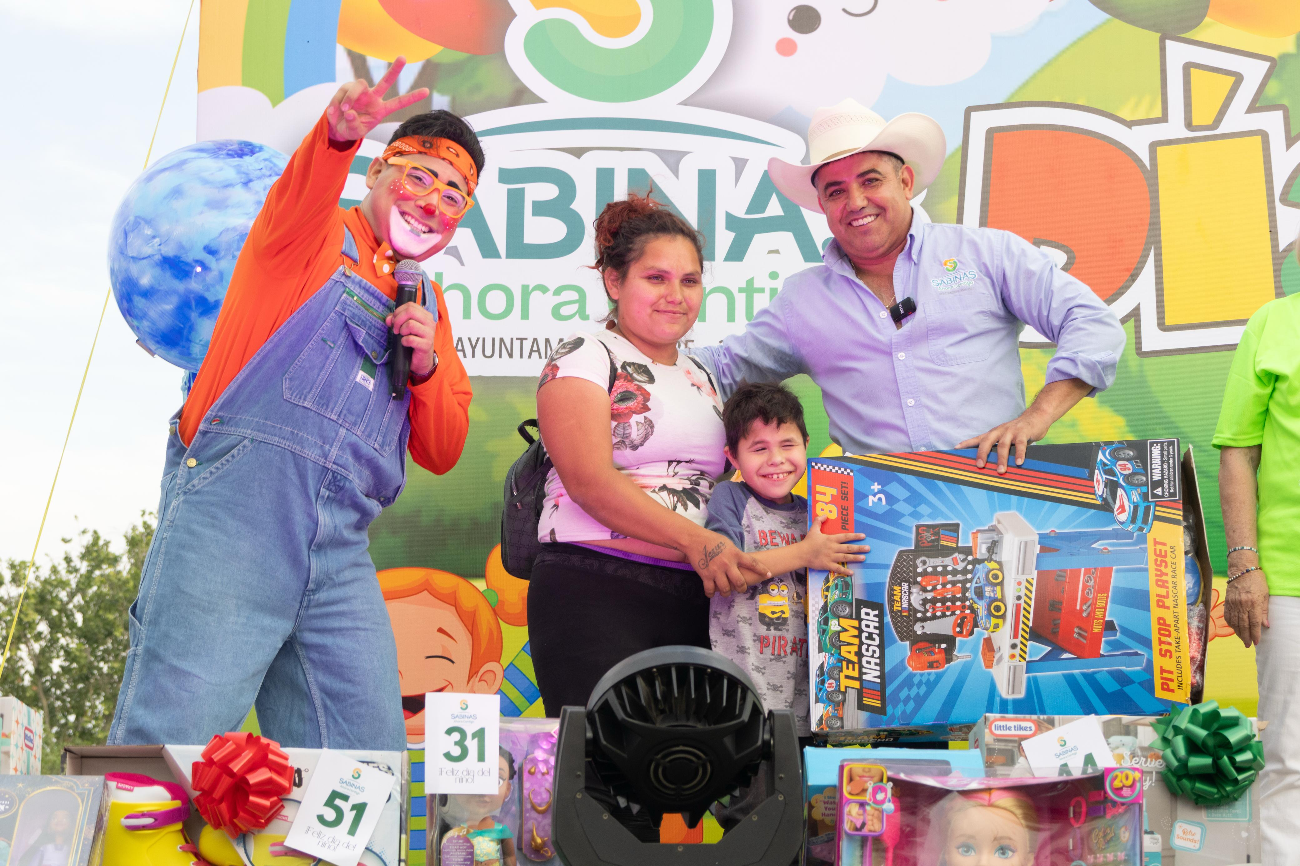 Viven festejo de diversión y alegría niños y niñas de Sabinas