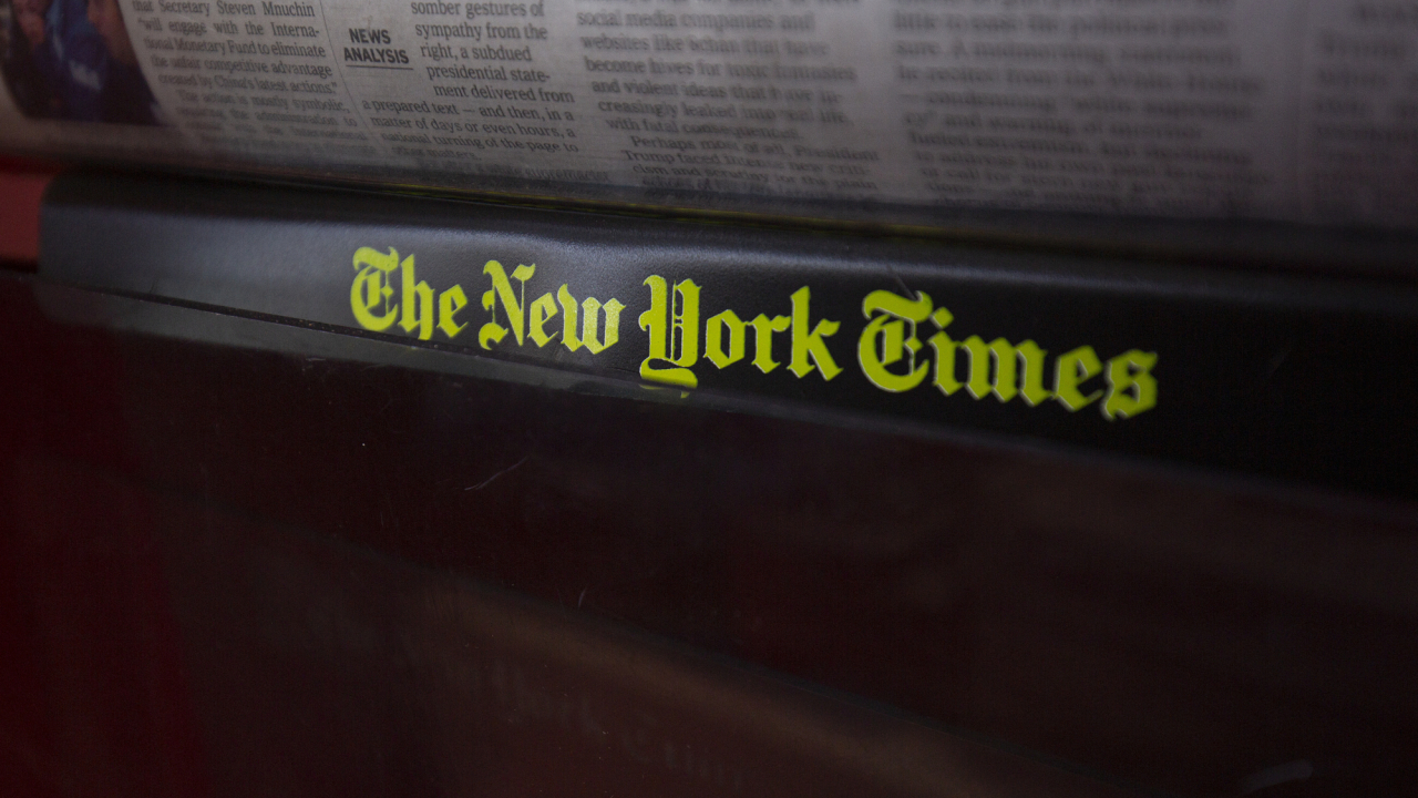 Trump dice que sopesa demandar al New York Times