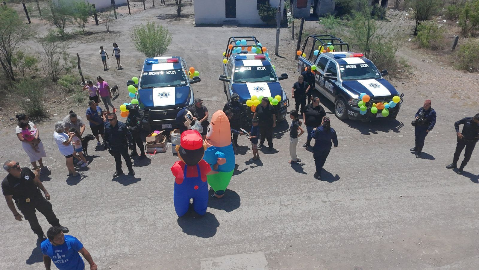 Policía Municipal de Múzquiz lleva alegría a niñas y niños en diversas comunidades
